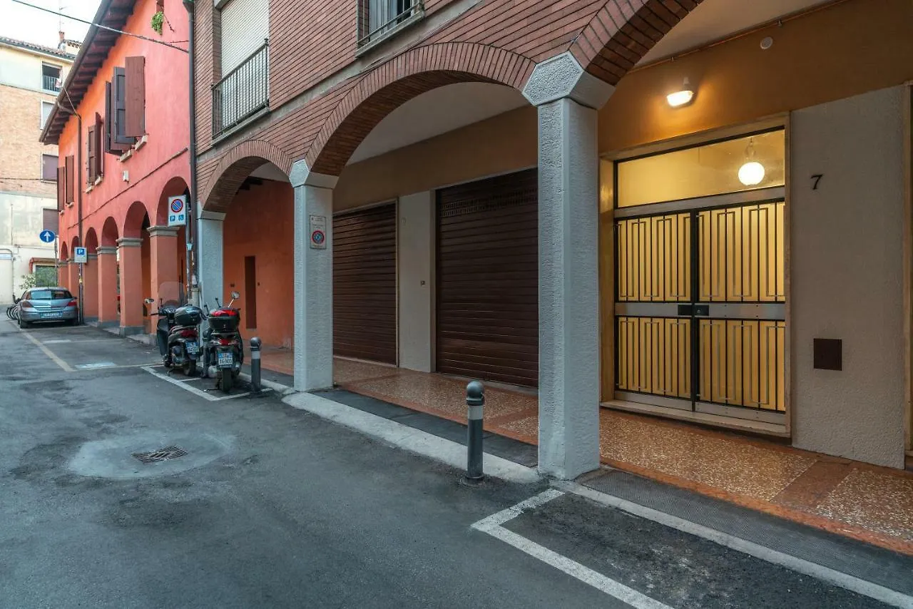 Dimora Santo Stefano: Ampia, Con Giardino Privato Apartman Bologna